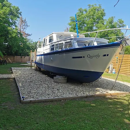 Nuit Insolite Bateau Sur Terre Fraillicourt