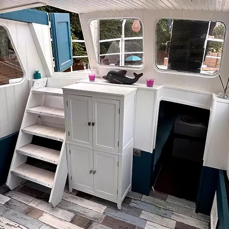 Nuit Insolite Bateau Sur Terre 보트호텔 *