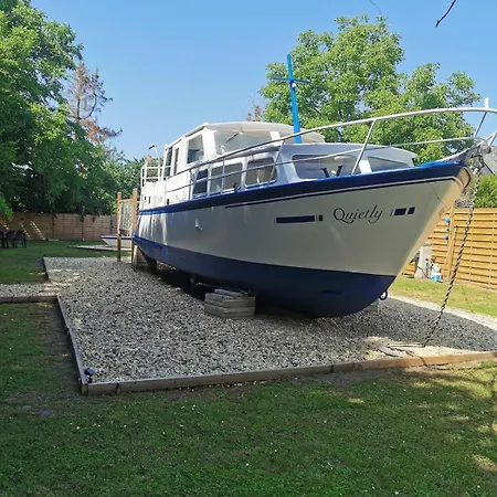 Nuit Insolite Bateau Sur Terre * Fraillicourt