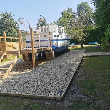 Nuit Insolite Bateau Sur Terre Fraillicourt